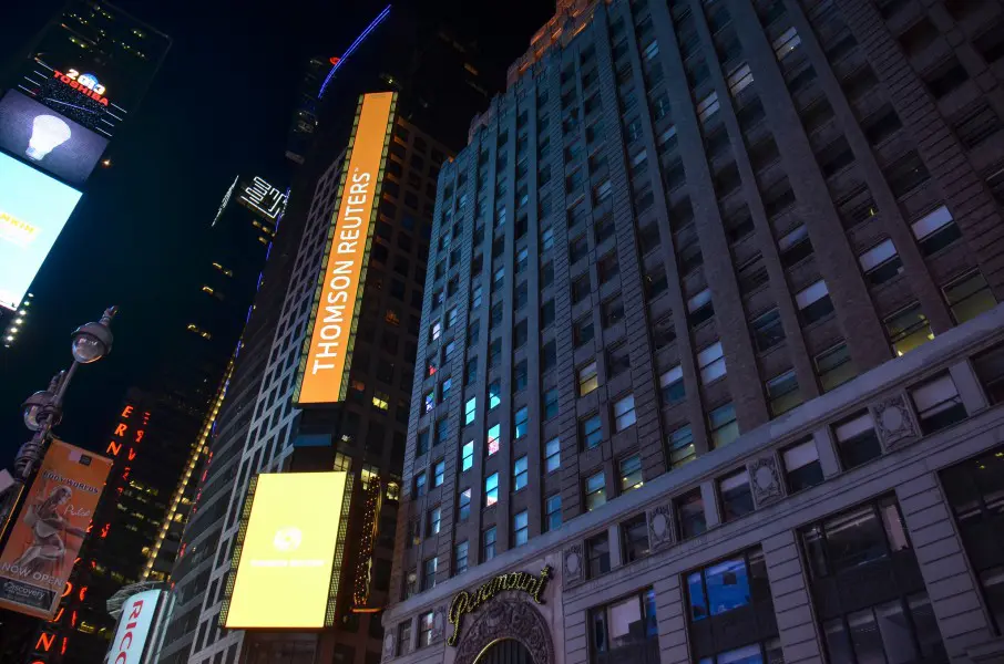 Thomson Reuters felirat Times Square