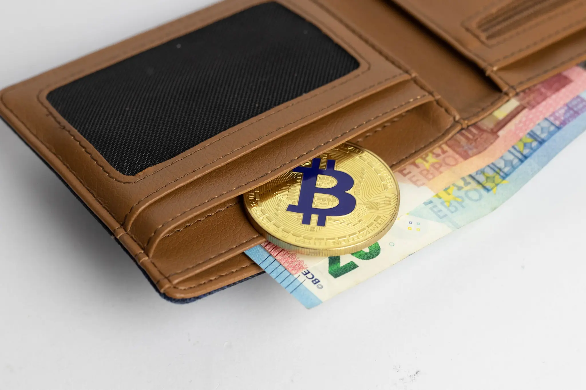 A Ledger megosztotta a nagyvilággal a Trezor tárcák sebezhetőségeit
