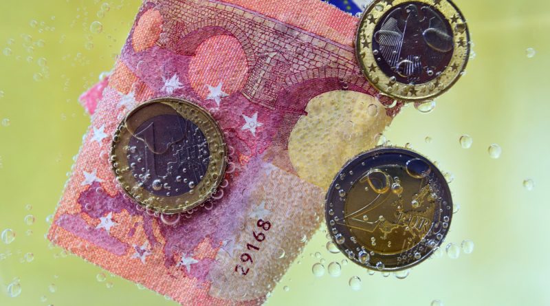 Pénzmosás elleni regulációkkal csinálnák ki a kriptotőzsdéket