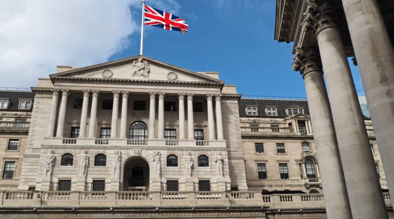 Nyomtat a Bank of England: 100 milliárd font kell a felszínen maradáshoz