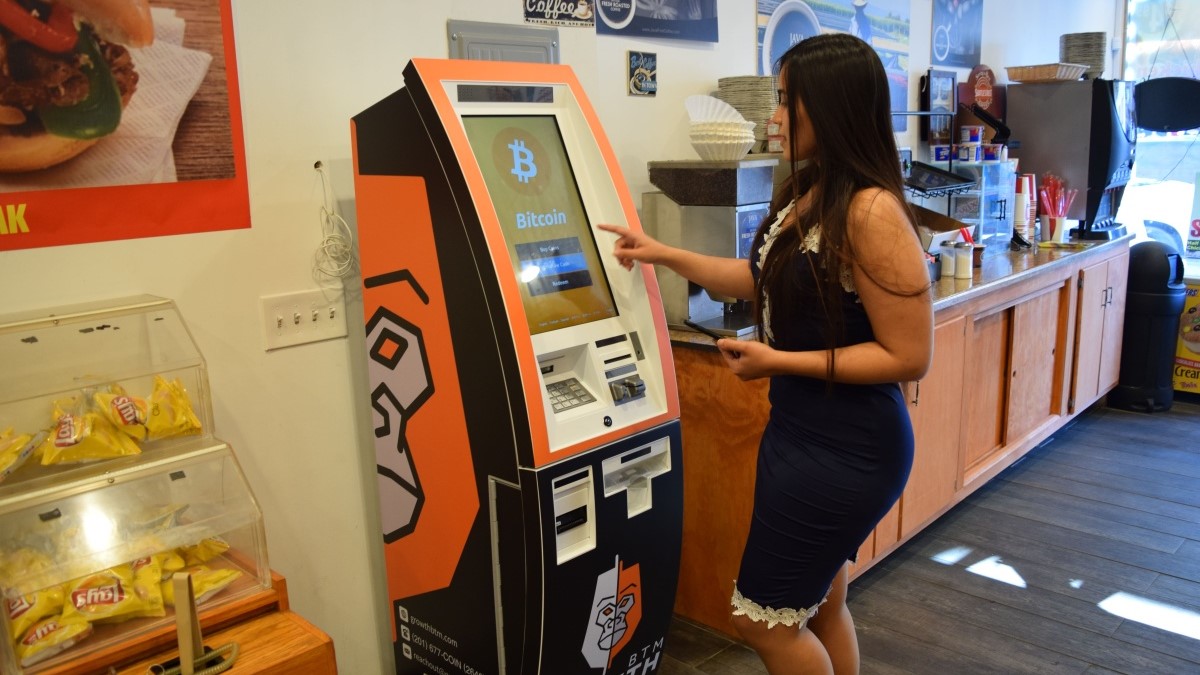 Hogyan tudok Bitcoin ATM-ből bitcoint szerezni? Mennyi az ára? (többi lent)