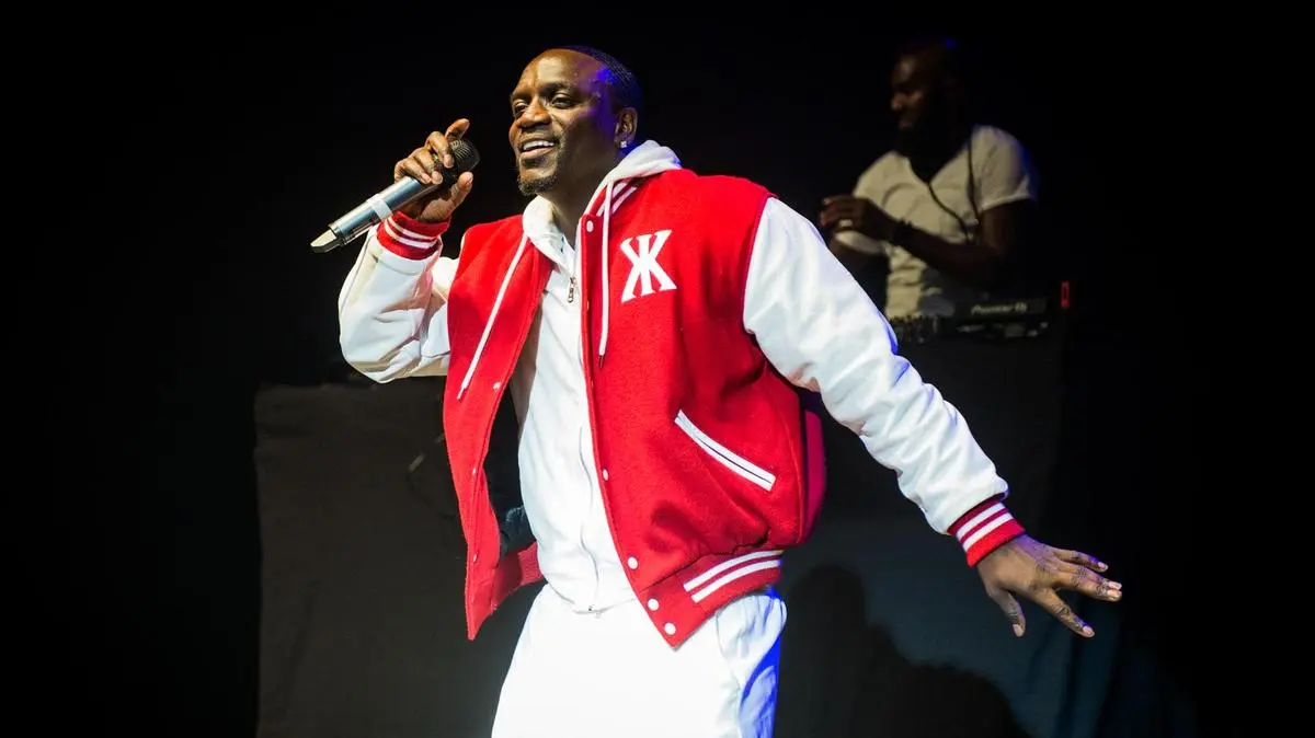 Akon: a dollár értékét az USA hadserege adja