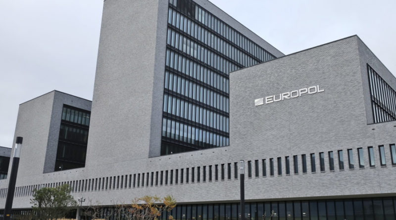 Celebeket fosztottak ki a hackerek, 100 millió dollárnyi kriptovalutát loptak el
