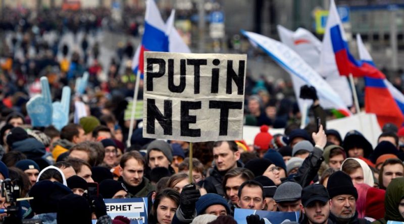 Jön a putyinnet: Oroszország hétfőn kezdi lekapcsolni magát az internetről