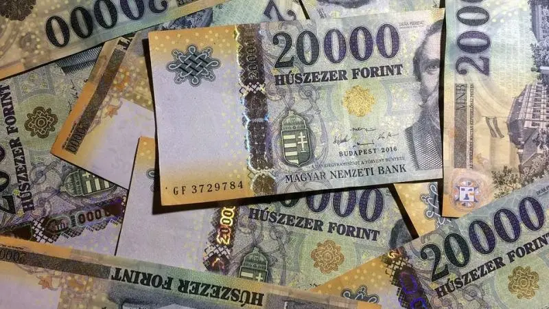 Kellene a B-terv: már a 340 forintot is megjárta az euró
