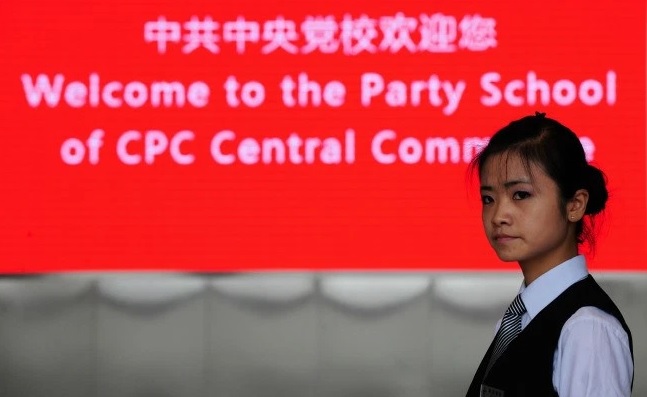 A kínai kommunista pártiskola a kriptovalutákról és a blokklánc technológiáról okítja a párt vezetőit és a nagyközönséget.