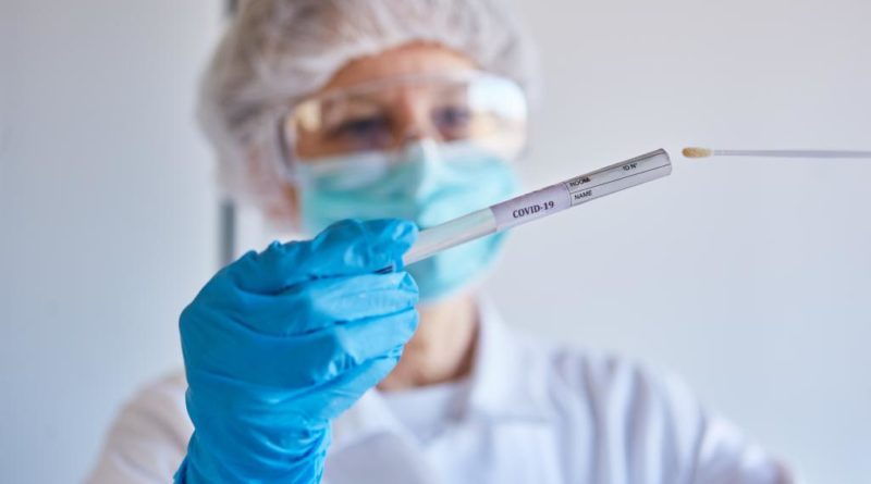 Pozitív lett egy ápoló tesztje a Pfizer oltása után 8 nappal