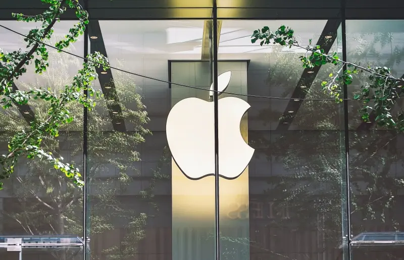 Az Apple nem kedveli a kriptókat, a Coinbase feje most ki is akadt rájuk Twitteren