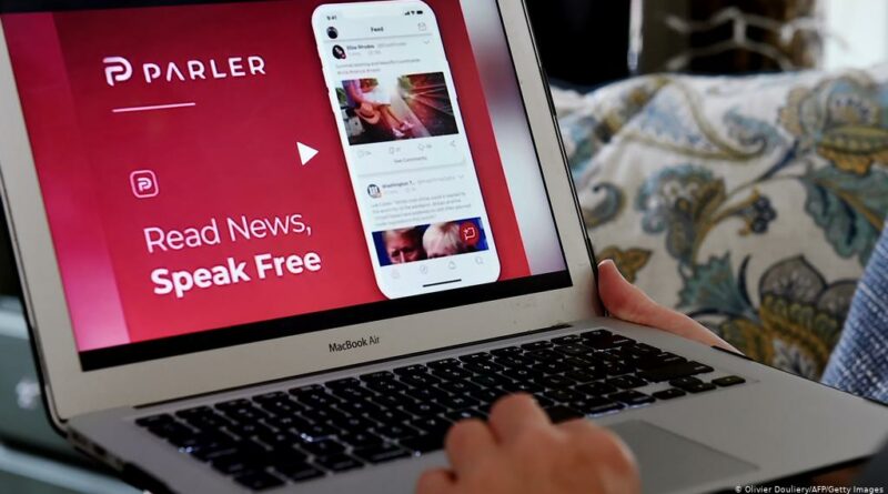 Közösségi médiát váltanak az amerikaiak Trump Facebook és Twitter letiltása után