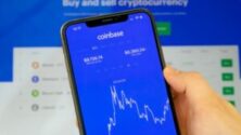 A Coinbase bocsánatot kért az európai és egyesült királyságbeli felhasználóitól a fiókok lezárása miatt