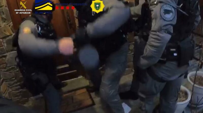 Csaló kriptovaluta befektetési bandára csapott le az Europol és a spanyol csendőrség