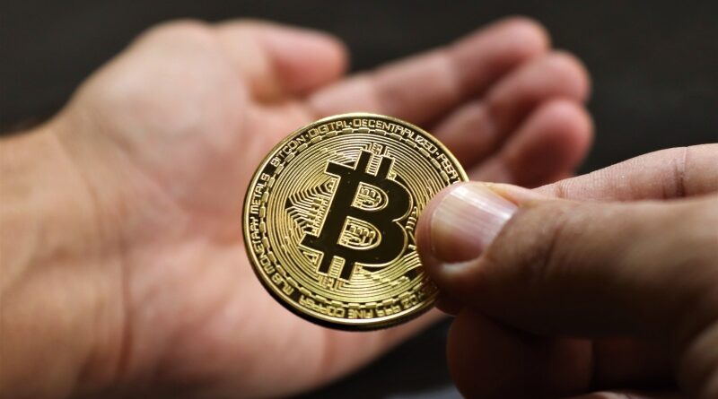 A bitcoinnal való kereskedés azt jelenti, hogy a bitcoin tulajdonosa)