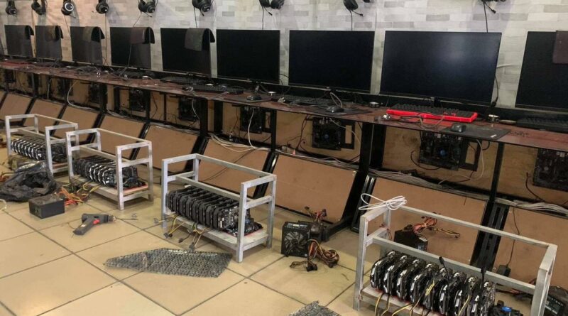 Covid-19 miatt üresen tátongó internetkávézó kriptovaluta bányászatra rendezkedik be
