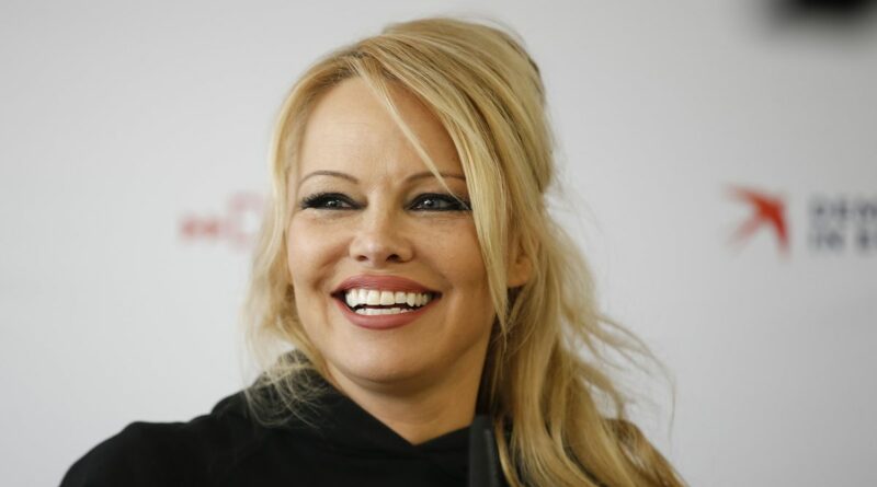 Pamela Anderson Playboy-fotókat szerezhetnek a rajongók a BitClouton
