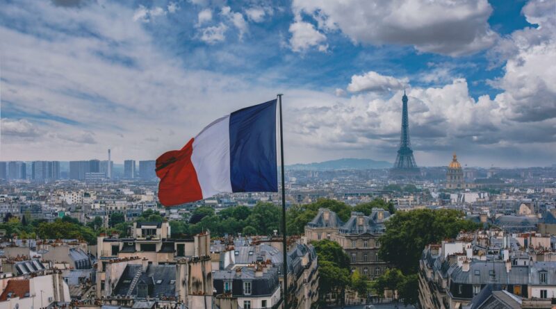 Brutálisan terjed a francia kór: “Az EU nyelve legyen francia vagy latin!”