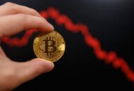 Új aggodalom miatt dobták a befektetők a Bitcoint?!