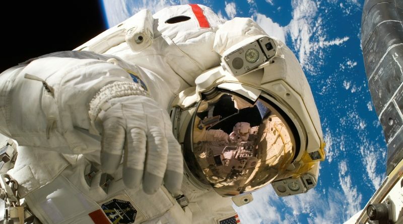 Genderpolitika a NASA-nál: hamarosan Holdra szállhat az első nő és az első színesbőrű ember