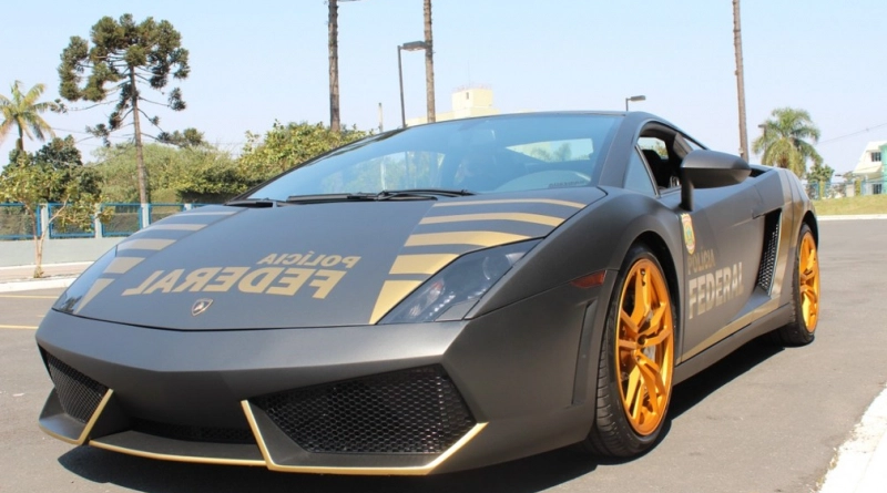 A brazil rendőrség a bitcoin király elkobzott Lamborghinijével furikázik