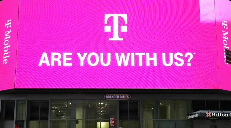 Egy hacker állítólag 100 millió T-Mobile ügyfél adatait lopta el