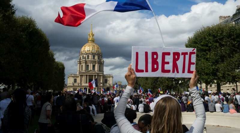 Több mint 140 000 francia állampolgár tiltakozott a vakcinaútlevél ellen