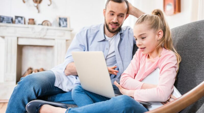 Sharenting: gyermekek a közösségi médiában, na ez nem jelent semmi jót Sharenting: gyermekek a közösségi médiában, na ez nem jelent semmi jót