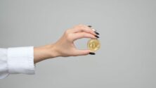 Háromból egy amerikai nő tervez kriptovalutát vásárolni 2022-ben