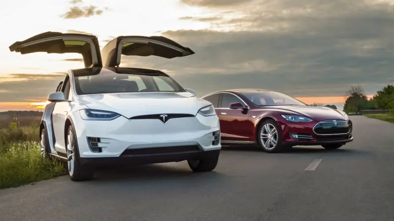Tesla önvezető