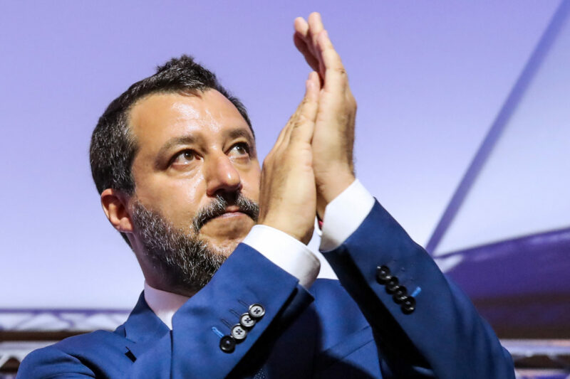 Matteo Salvini szerint az Oroszország elleni szankciók térdre kényszerítik Európát