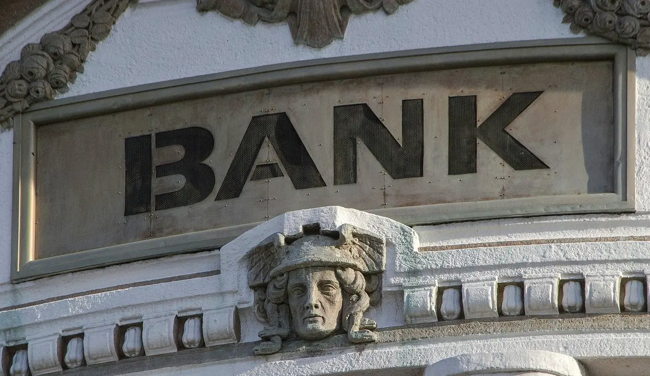 A hagyományos bankoknál sincs minden kőbe vésve. Pixabay.com