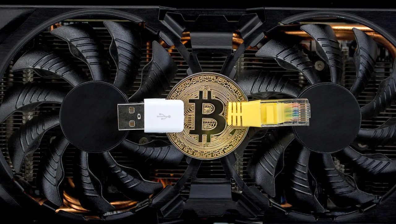 Bitcoin bányászgépek között. Milyen bitcoin ár mellett éri meg majd bányászni a felezés után?