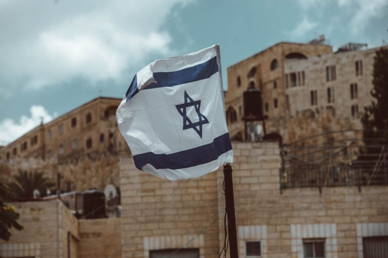 Netanjahu a blokklánccal készül a legrosszabbra: Izrael banki szankcióktól tart