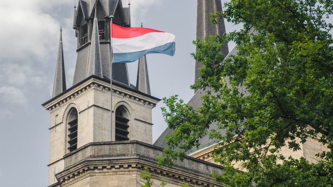 Luxemburg zászló