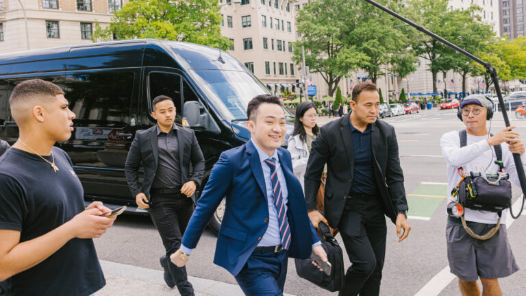 Trump igaz barátja: Justin Sun beperelte a Trump-család kriptós cégét