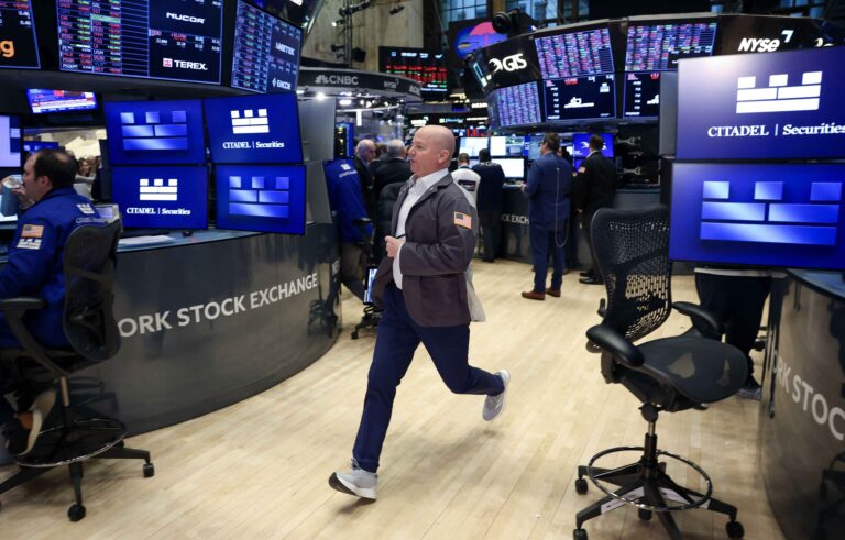 Óriási eladás a BlackRock bitcoin ETF-jében: egy nagybefektető gyors menekülése állhat a háttérben