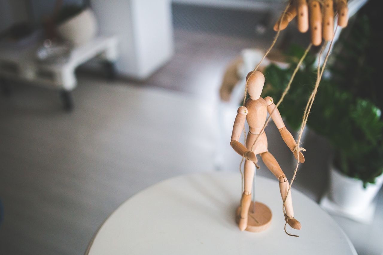 Mennyi pénzből lehet befolyásolni egy részvény vagy egy kriptó árfolyamát? Mennyi pénzből lehet befolyásolni egy részvény vagy egy kriptó árfolyamát?