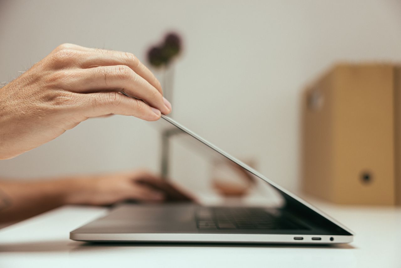 Laptop alvó mód