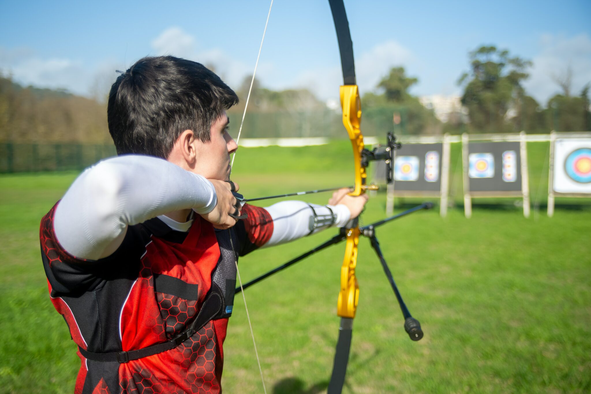 archer-aiming-accurate