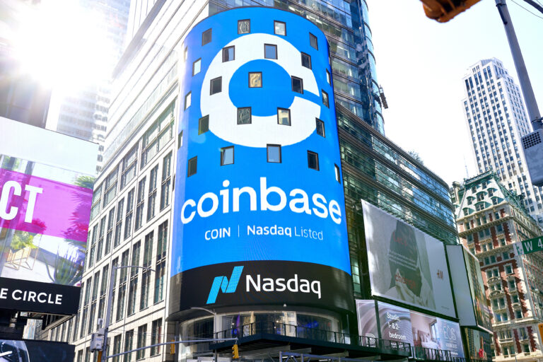 Többmillió eurós büntetést kapott a Coinbase a központi banktól Többmillió eurós büntetést kapott a Coinbase a központi banktól